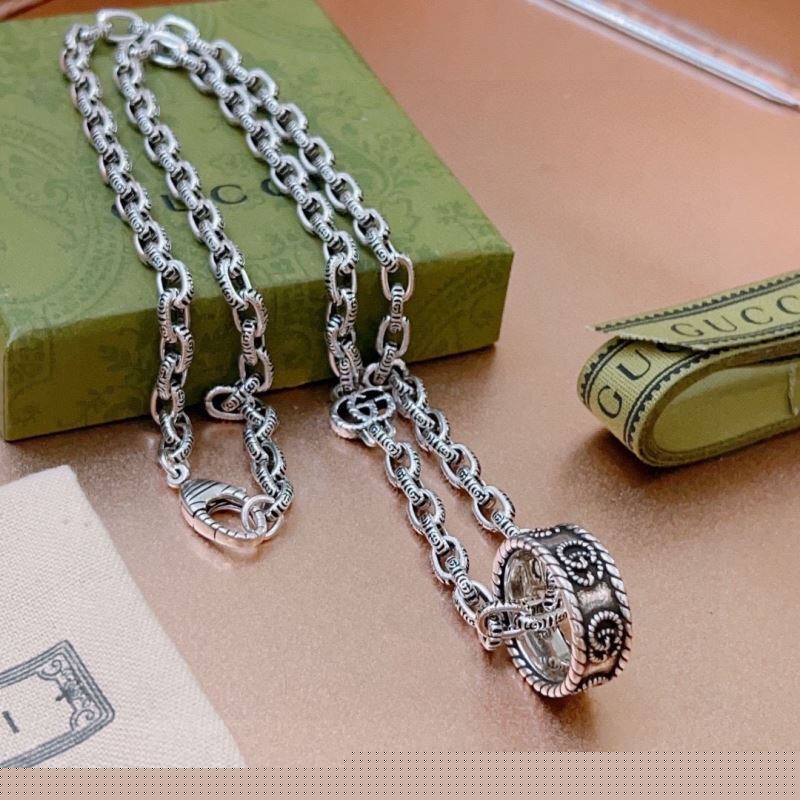 G*u*i necklaces